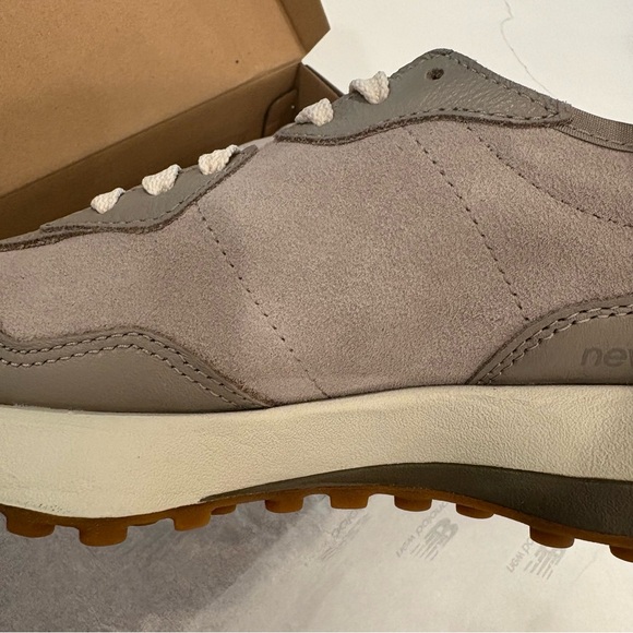 NEW BALANCE 327 - Picture 6 of 11